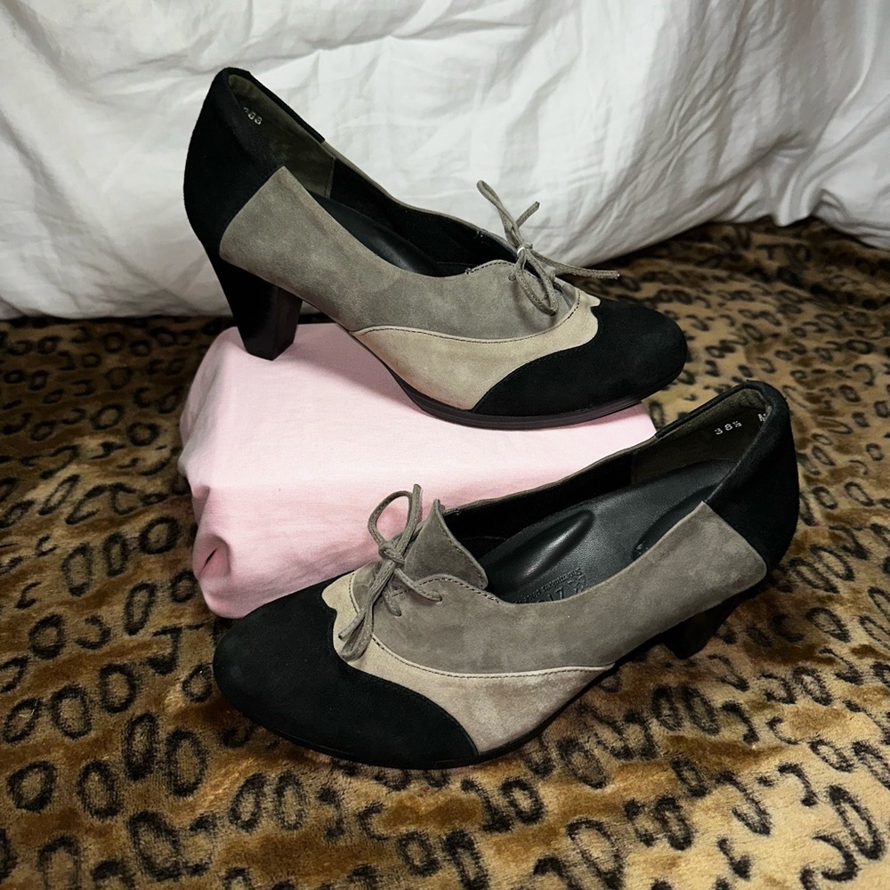 Ziera Oxford Heels 38.5 / US 7.5 – Two Tone Black & Taupe Suede Lace Up Pumps - Picture 6 of 11